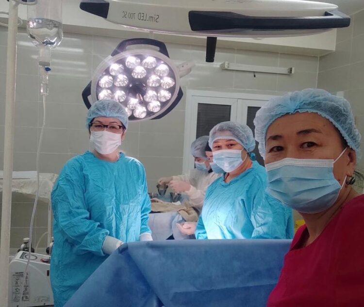 САЛТАНАТ ИСАҒАЛИЕВА 10 МЫҢ МЕТР БИІКТІКТЕ АДАМ ӨМІРІН САҚТАП ҚАЛДЫ