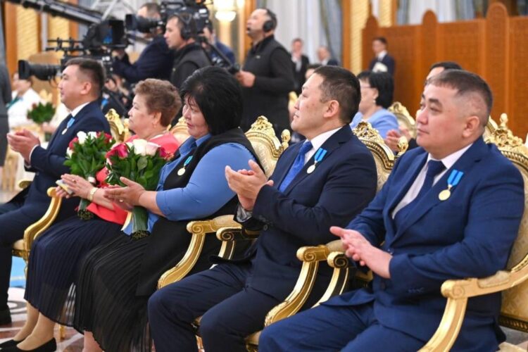 ҚР ПРЕЗИДЕНТІ ДЕНСАУЛЫҚ САҚТАУ САЛАСЫНЫҢ ҮЗДІК ӨКІЛДЕРІНЕ МЕМЛЕКЕТТІК НАГРАДАЛАР ТАБЫС ЕТТІ