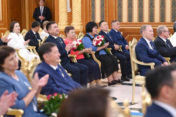 ҚР ПРЕЗИДЕНТІ ДЕНСАУЛЫҚ САҚТАУ САЛАСЫНЫҢ ҮЗДІК ӨКІЛДЕРІНЕ МЕМЛЕКЕТТІК НАГРАДАЛАР ТАБЫС ЕТТІ