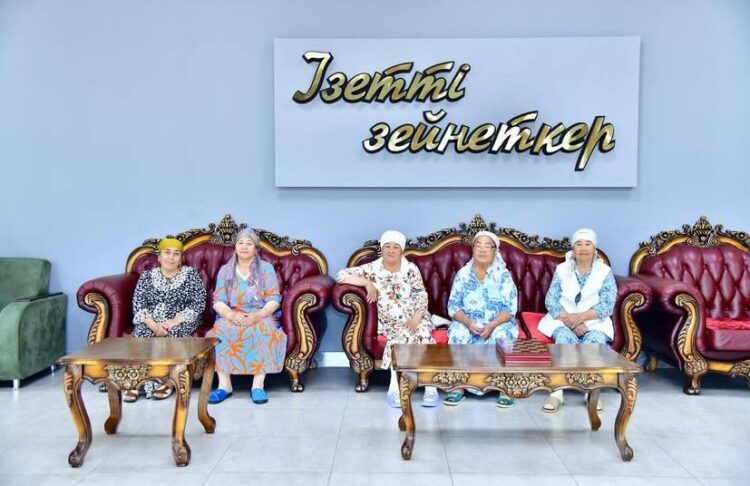 ҚАРТТАРҒА АРНАЛҒАН ЗАМАНАУИ ОРТАЛЫҚ