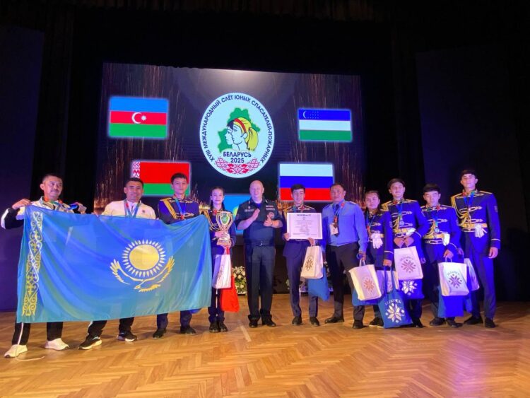 ҚАЗАҚСТАНДЫҚ ОҚУШЫЛАР ХАЛЫҚАРАЛЫҚ СЛЕТТЕ ҮЗДІК ҮШТІККЕ ЕНДІ