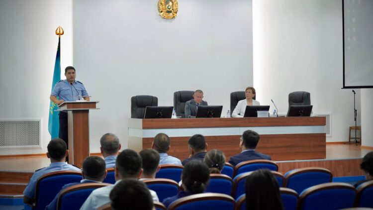 ҚОҒАМ ҚАУІПСІЗДІГІНІҢ ТІРЕГІ: ПОЛИЦЕЙЛЕР ТҮСІНДІРУ ЖҰМЫСТАРЫН ЖҮРГІЗДІ