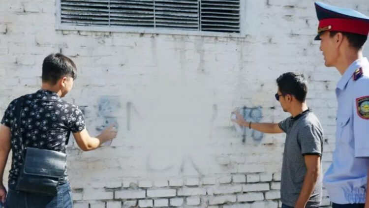 ШЫМКЕНТТЕ ТЫЙЫМ САЛЫНҒАН САЙТТАРДЫҢ ЖАРНАМАСЫН ТАРАТҚАН АЗАМАТ ҰСТАЛДЫ