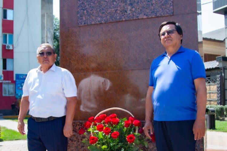 ЖАМБЫЛ ЖҰРТШЫЛЫҒЫ АБАЙДЫ ҰЛЫҚТАДЫ