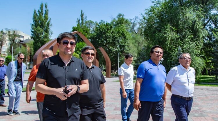 ЖАМБЫЛ ЖҰРТШЫЛЫҒЫ АБАЙДЫ ҰЛЫҚТАДЫ