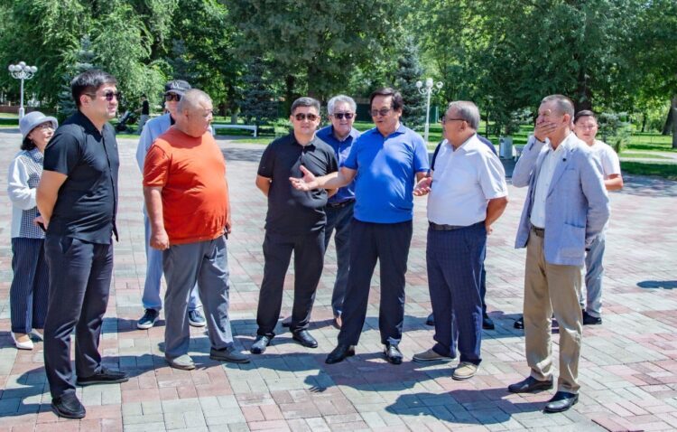 ЖАМБЫЛ ЖҰРТШЫЛЫҒЫ АБАЙДЫ ҰЛЫҚТАДЫ