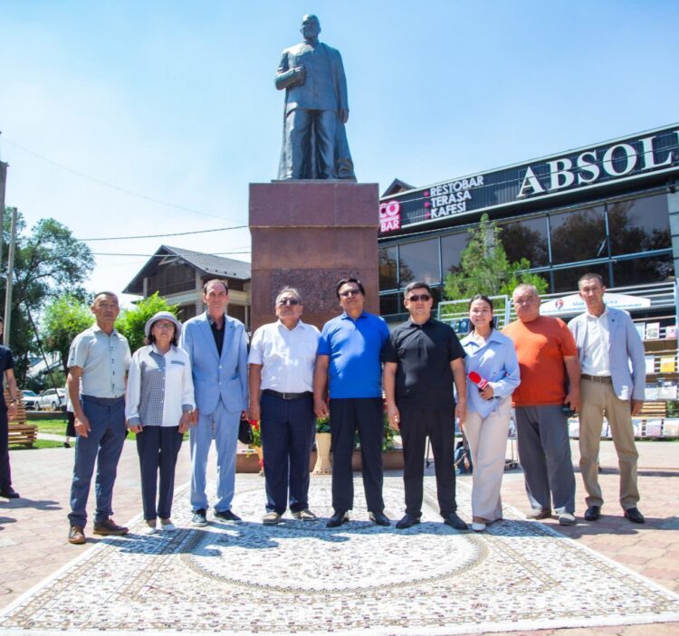 ЖАМБЫЛ ЖҰРТШЫЛЫҒЫ АБАЙДЫ ҰЛЫҚТАДЫ