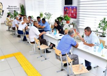 ШЫМКЕНТТЕ ҚАҢҒЫБАС ИТТЕР ҚАПТАП ЖҮР