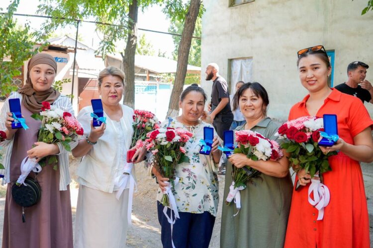 АПАТТЫ ҮЙ ТҰРҒЫНДАРЫ ЖАҢА ҮЙГЕ ҚОНЫСТАНДЫ