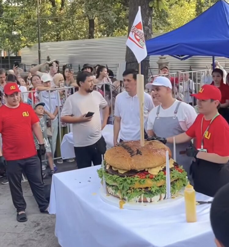 67 КЕЛІ АЛЫП ГАМБУРГЕР ӘЗІРЛЕНДІ