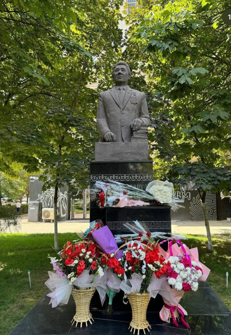 ҰЛЫ АҚЫННЫҢ МЕРЕЙТОЙЫ ҰЛЫҚТАЛДЫ