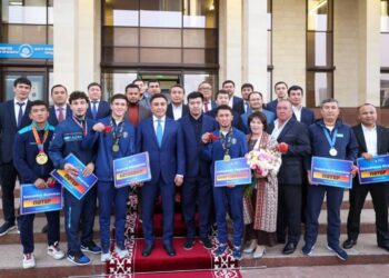 ӘЛЕМДІ БАҒЫНДЫРҒАН ЧЕМПИОНДАРҒА ҚҰРМЕТ