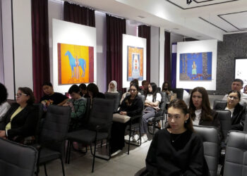 СУРЕТШІЛЕРДІҢ АЛҒАШҚЫ ХАЛЫҚАРАЛЫҚ СЕМИНАРЫ