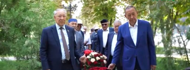 АСАНБАЙ АСҚАРОВТЫҢ ЕҢБЕГІ ЕРЕН, МӘРТЕБЕСІ АСҚАҚ