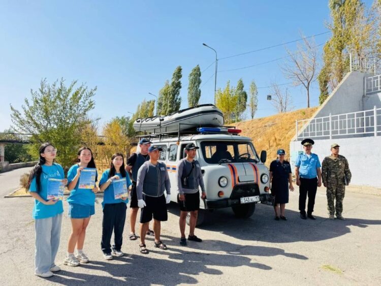 ҰЛАНДЫҚТАР 50 БҮЛДІРШІНГЕ МЕКТЕПКЕ БАРУҒА ҚАЖЕТТІ ҚҰРАЛДАР СЫЙЛАДЫ»