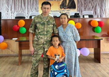 ҰЛАНДЫҚТАР 50 БҮЛДІРШІНГЕ МЕКТЕПКЕ БАРУҒА ҚАЖЕТТІ ҚҰРАЛДАР СЫЙЛАДЫ»