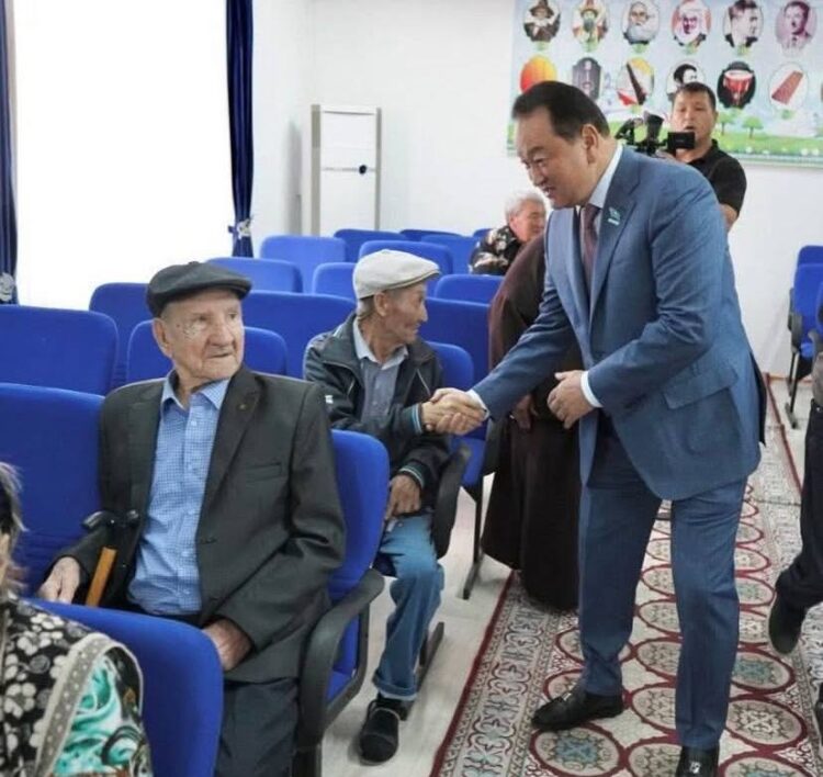 ҚАРТТАРҒА ҚҰРМЕТ КӨРСЕТІЛДІ