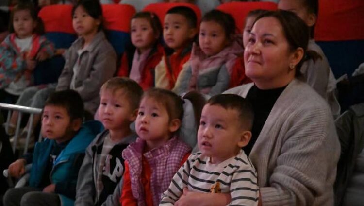 ҚАРТТАРҒА ҚҰРМЕТ КӨРСЕТІЛДІ