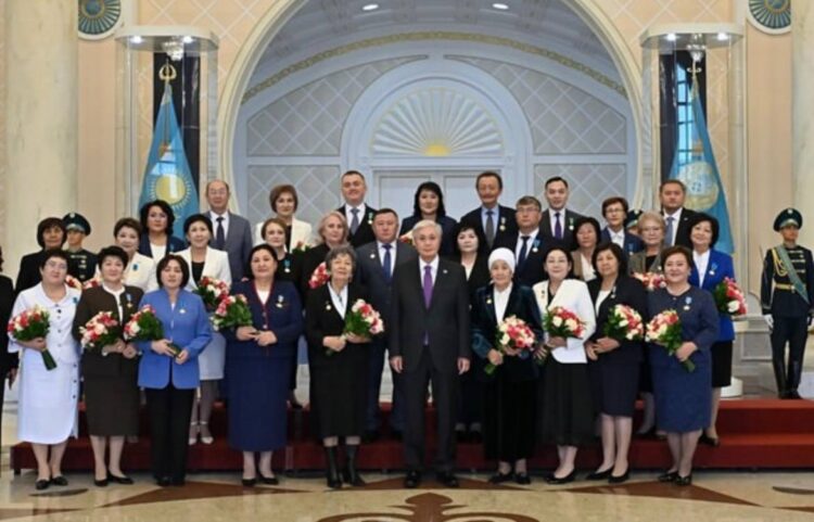 МЕМЛЕКЕТ БАСШЫСЫНАН МАРАПАТ АЛҒАН ҰСТАЗ