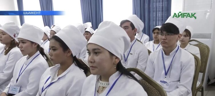 ЖАС МАМАНДАРДЫ ҚОЛДАУ ЖАЛҒАСУДА