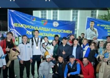 КӨК ТУДЫ КӨККЕ КӨТЕРГЕН ЖЕҢІЛ АТЛЕТТЕР