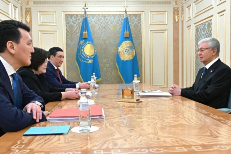 МЕМЛЕКЕТ БАСШЫСЫНА КОНСТИТУЦИЯЛЫҚ КОМИССИЯ ЖҰМЫСЫНЫҢ НӘТИЖЕЛЕРІ ТАНЫСТЫРЫЛДЫ