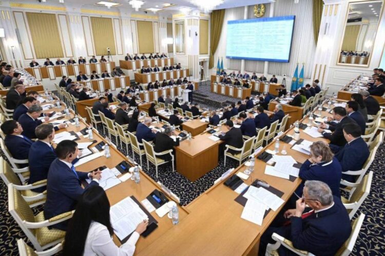 ЖАҢА КОНСТИТУЦИЯНЫҢ ЖОБАСЫ РЕСПУБЛИКАЛЫҚ РЕФЕРЕНДУМҒА ШЫҒАРЫЛДЫ