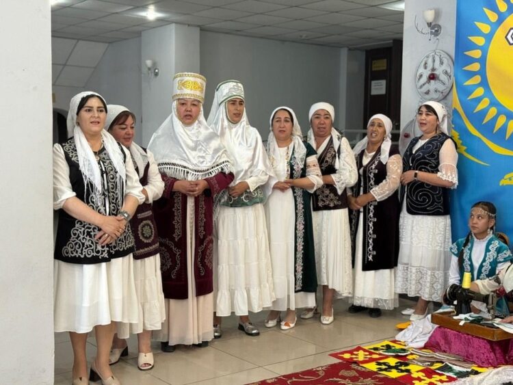 ЭТНОС ӨКІЛДЕРІ ҚАЗАҚ ТІЛІНДЕ БАҚ СЫНАДЫ