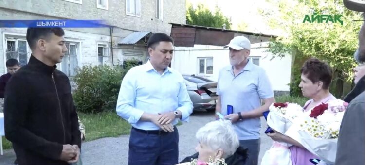 ЕСКІ ҮЙ ИЕЛЕРІ ЖАҢА БАСПАНАҒА КӨШІРІЛДІ