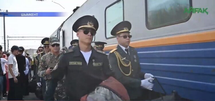 27 САРБАЗ ӘСКЕРДЕН ОРАЛДЫ