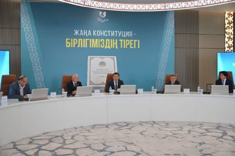 ЖАҢА КОНСТИТУЦИЯНЫҢ ЗАҢ НОРМАЛАРЫ ТАЛҚЫЛАНДЫ