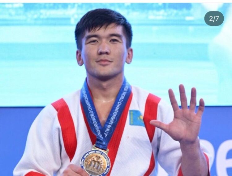 ЧЕМПИОНДАР ЖЕҢІСПЕН ОРАЛДЫ