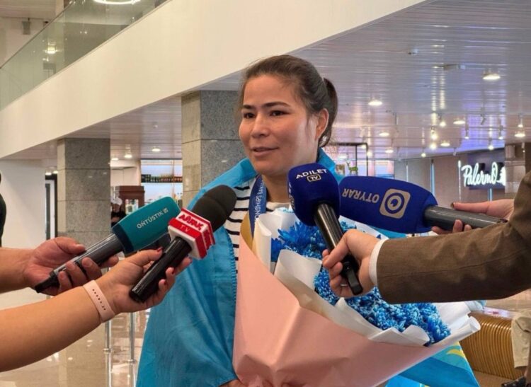ЧЕМПИОНДАР ЖЕҢІСПЕН ОРАЛДЫ
