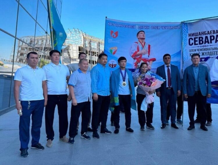 ЧЕМПИОНДАР ЖЕҢІСПЕН ОРАЛДЫ