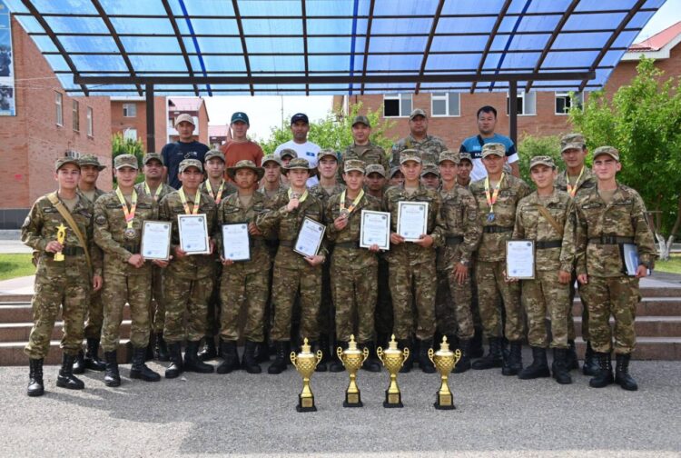 САРБАЗДАР КҮМІС ЖҮЛДЕГЕ ИЕ БОЛДЫ