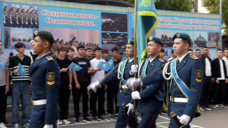 1400 АЗАМАТ ӘСКЕРГЕ ШАҚЫРЫЛАДЫ