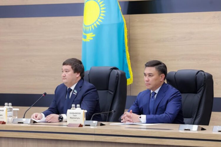 ЖАЛАҚЫСЫ ТӨМЕН ҚЫЗМЕТКЕРЛЕРГЕ 16 МЛРД ТЕҢГЕ