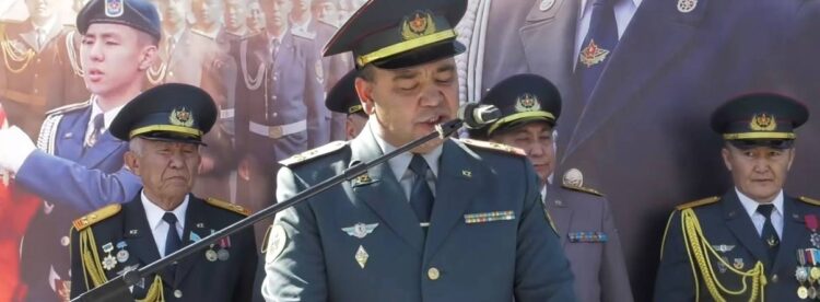 ӘСКЕРИ АНТ – АБЫРОЙЛЫ МІНДЕТ